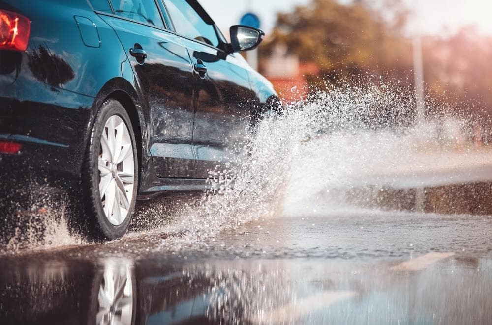 Cómo proteger su coche del frío y la lluvia: trucos y productos